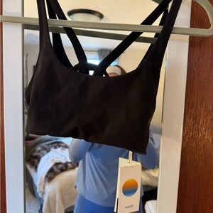 Vuori Women's Sleek Black Sports Bra